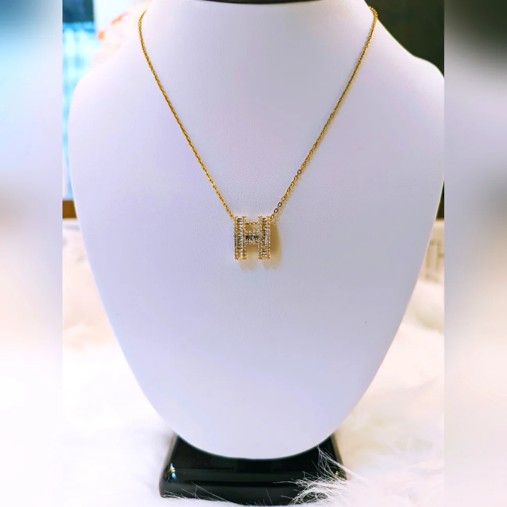 NWOT Gold & Diamond "H" Fashion Necklace - Picture 1 of 8